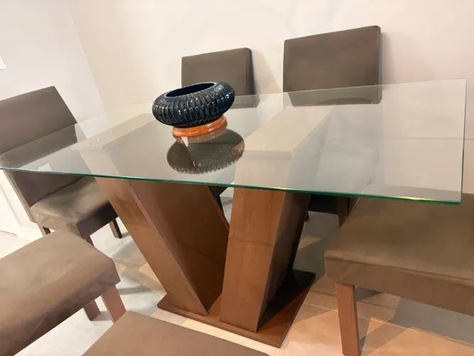 Mesa de Jantar 6 Lugares com Tampo de Vidro e Base em Madeira - Excelente Estado