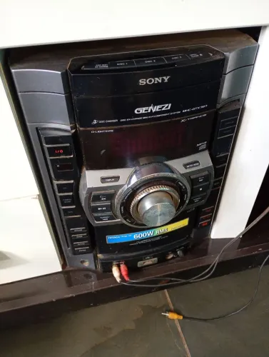 Vende se son modelo antigo Sony, só não pega bluetooth, em excelente estado ,
