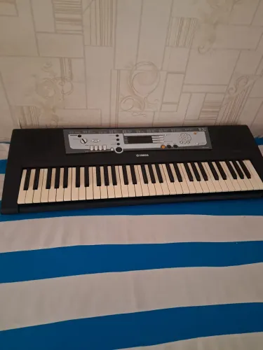 TECLADO YAMAHA