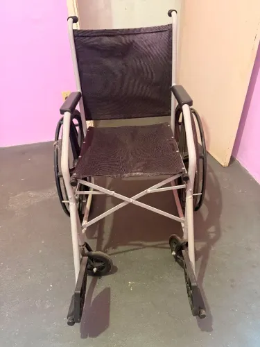 CADEIRA DE RODAS
