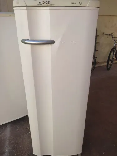 Geladeira Eletrolux 260 l funcionando perfeitamente entrego