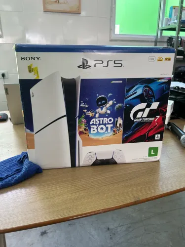 PlayStation 5 Slim 1TB Mídia Física - NOVO (Nunca Ligado) + Astro Bot e GT7