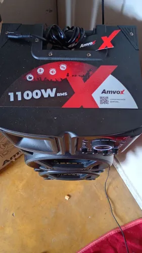Vende -Se Caixa de som amvox 1100 RMS valor 1100 reais