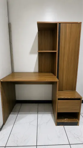 Escrivaninha/ armário