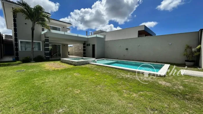 Residência de Alto Padrão com 3 Suítes, Piscina e Área Gourmet