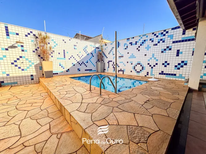 Casa à venda com 03 quartos e piscina no bairro Monterrey