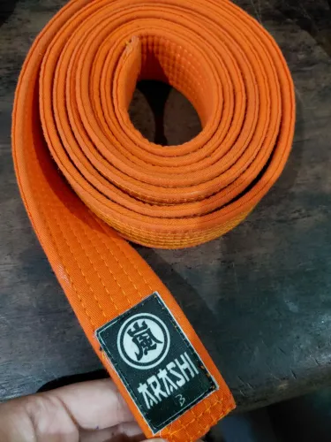 Faixa laranja de karatê