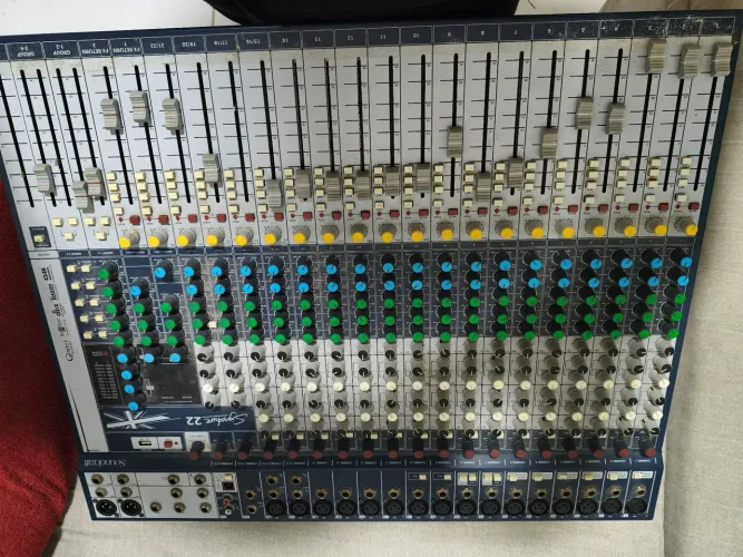 MESA DE SOM SOUNDCRAFT SIGNATURE