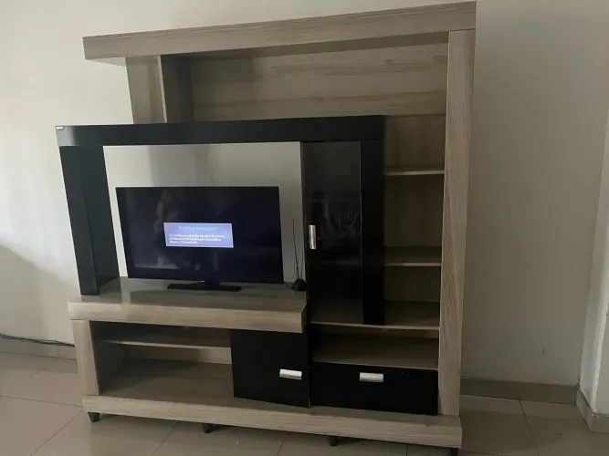 Estante semi nova! ( sem a tv)