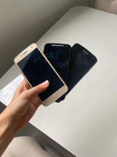 LOTE 3 CELULARES MOTOROLA PARA PEÇAS