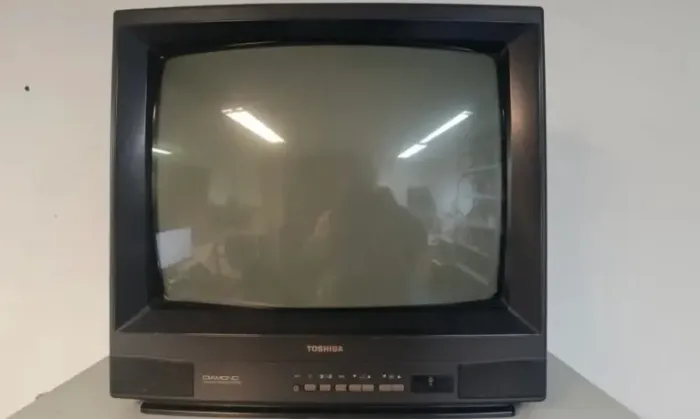 TV Toshiba retrô 2 - funcionando