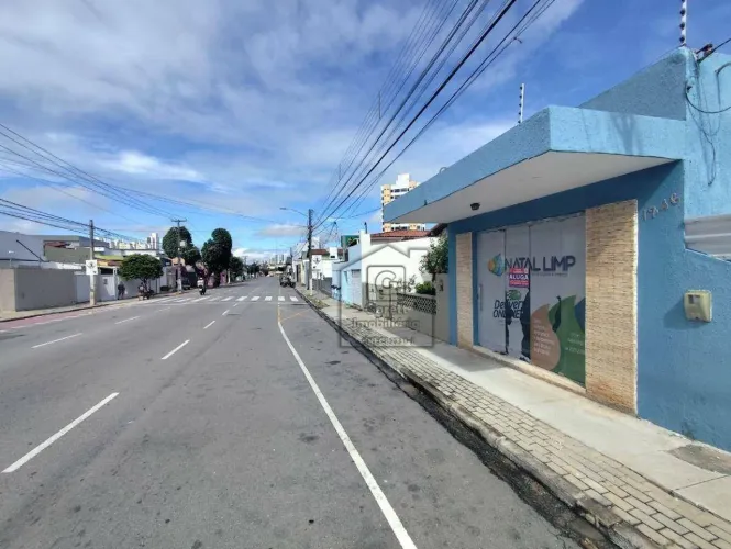 Ponto comercial para alugar no Barro Vermelho com 8 salas, salão e estacionamento para 7 c