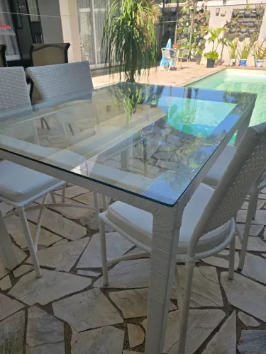Conjunto mesa e cadeiras