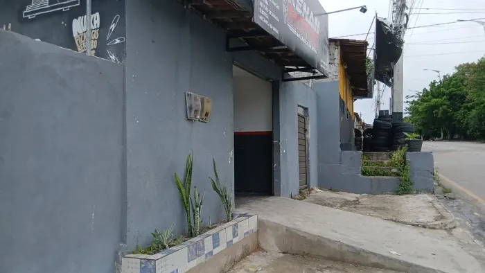 Vendo ponto de comércio com casa nos fundos