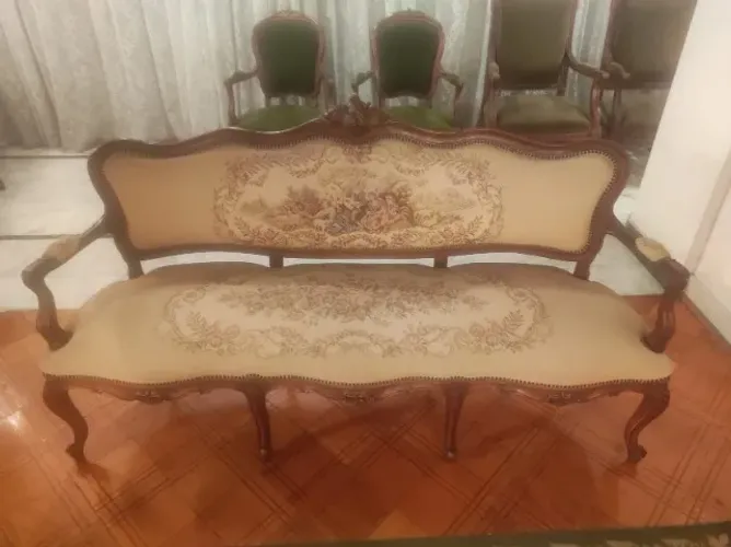 Sofá Canapé Luís XV em Madeira Maciça com Estofamento em Tapeçaria Gobelin