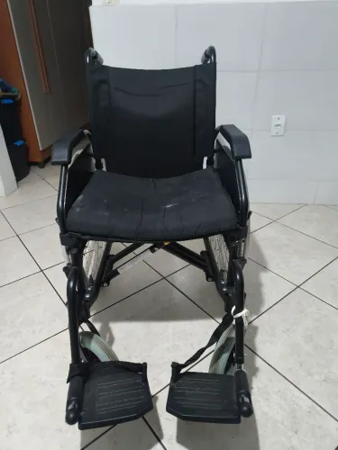 cadeira de rodas em ótimo estado