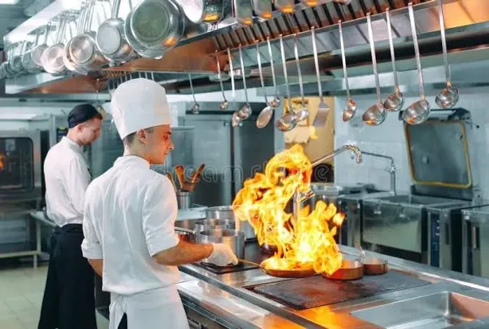 Contrata-se Cozinheira 