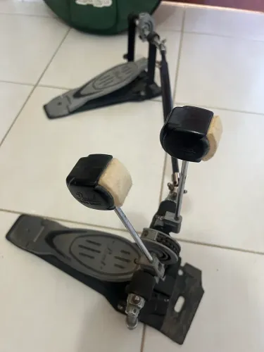 Pedal Duplo Pearl P-902 PowerShifter em Ótimo Estado
