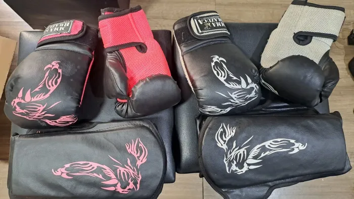 2 kits Luva Muay Thai /Boxe + caneleira Brazuca - pouquíssimo / usados