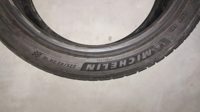 Pneu Michelin 225/45/zr18 piloto sport semi novo
