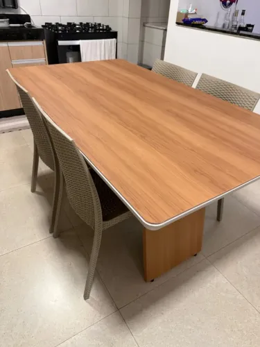 Mesa com 4 cadeiras