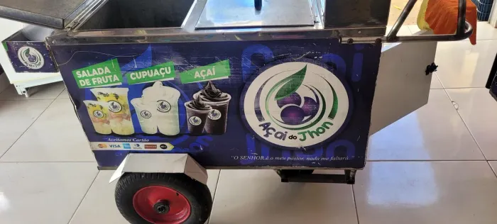 Carrinho acai e salada de frutas