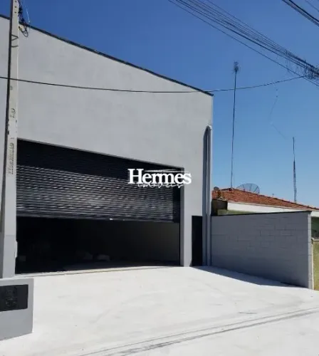 Ótimo salão comercial com mezanino para locação em Paulínia SP.