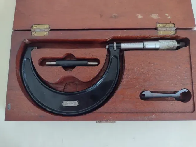 Micrômetro STARRETT 75 - 100mm em ótimo estado - caixa original madeira