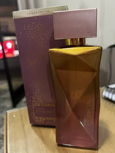 Perfume usado 1 vez só pra sentir a fragrância 