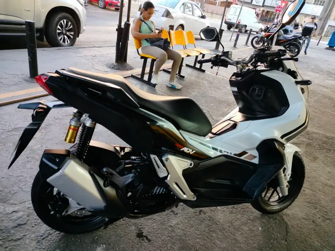 Honda ADV 150/Única dona/pneus seminovos