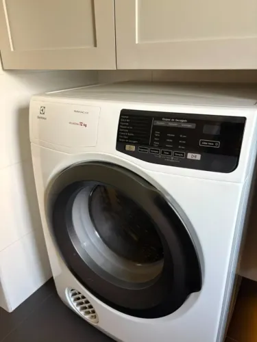 Secadora de Roupas Electrolux 12Kg Branca Premium Care com Autosense (SFP12) 220v