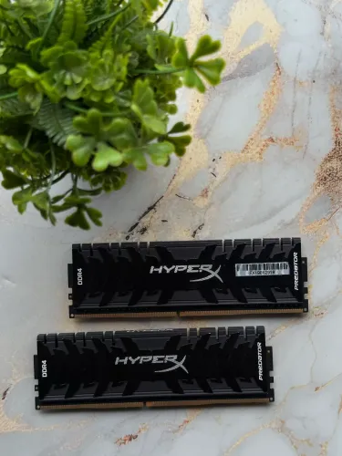 Memória RAM HyperX Predator 16GB (2x8GB) DDR4 3200MHz (Usada)