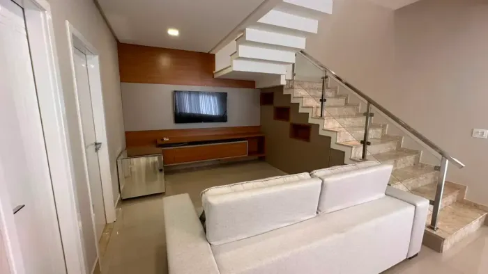 PASSAREDO, MOBILIADA, 4 SUÍTES, SENDO 1 TÉRREA, PISCINA, CHURRASQUEIRA