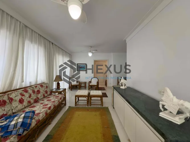 Apartamento com varanda e vista mar na beira mar da Praia das Pitangueiras, Guaruja