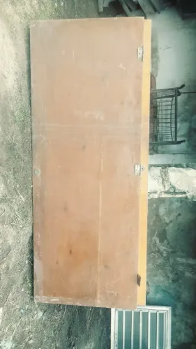 Vendo Porta de Madeira Maciça Laranja Escuro