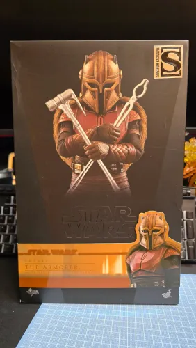 Hot toys The Armorer Mandalorian Star Wars