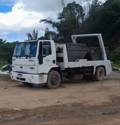 Caminhão Ford cargo 1722 com Poliguindaste 