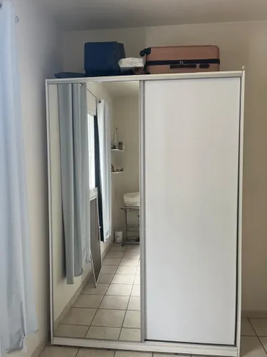 Guarda-Roupa Branco com Espelho e 4 Gavetas
