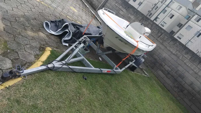 Lancha Sea Crest Fishing 15 Pés + carreta de encalhe + Motor Johnson 50hp