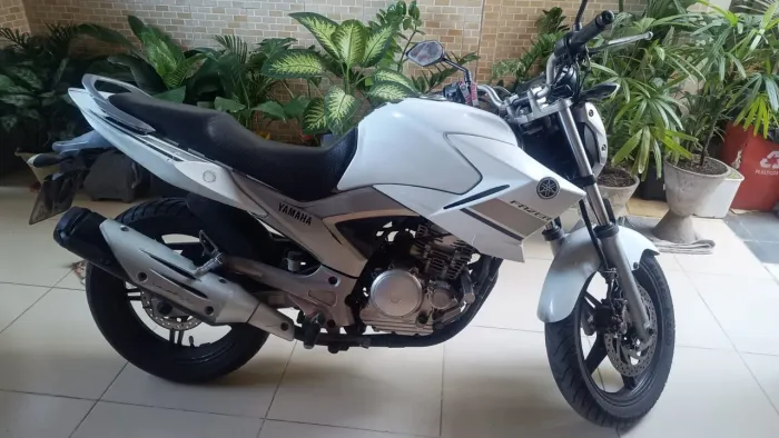 Fazer 250 bem conservada