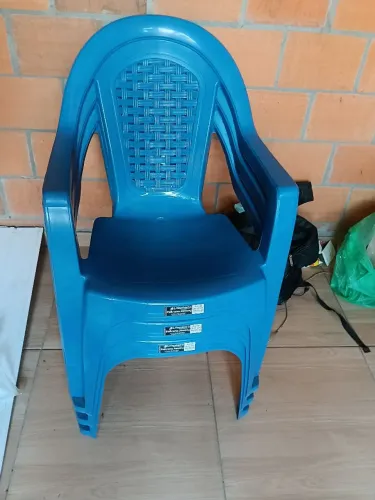 4 cadeiras novas baixou o preço......