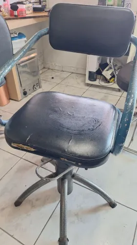 CADEIRA HIDRÁULICA DE FERRO ( CABELEIREIRA )