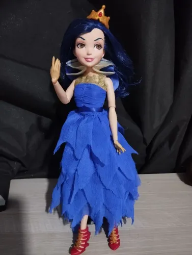 Boneca descendentes evie coroação