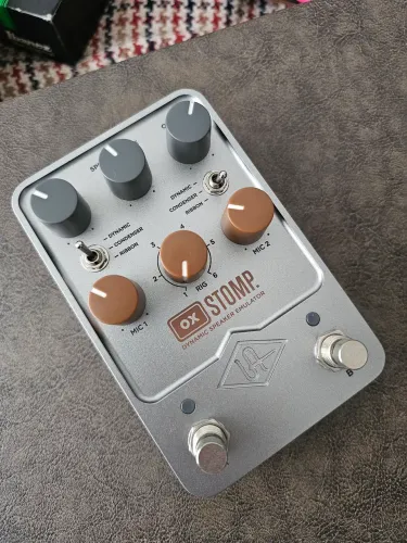 Pedal para guitarra UAFX OX STOMP