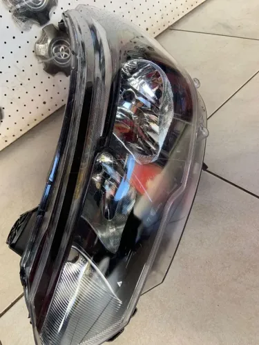 Farol do Argo lado esquerdo 2019 diante disponível 