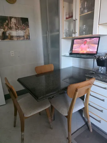 Mesa em granito de cozinha