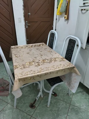 Mesa com 4 cadeiras