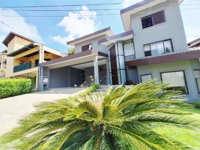 Casa à Venda no Condomínio Oruam em Valinhos, no bairro Jardim Paiquerê.