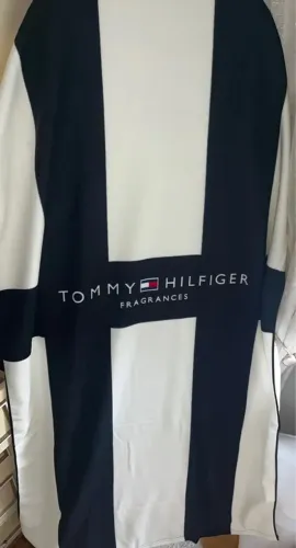 Toalha de praia Tommy Hilfiger nova.