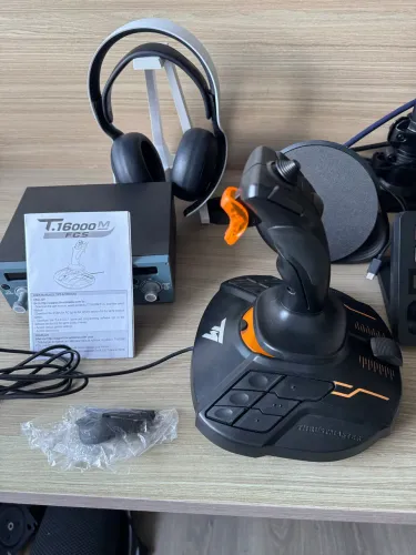 Joystick Thrustmaster t16000